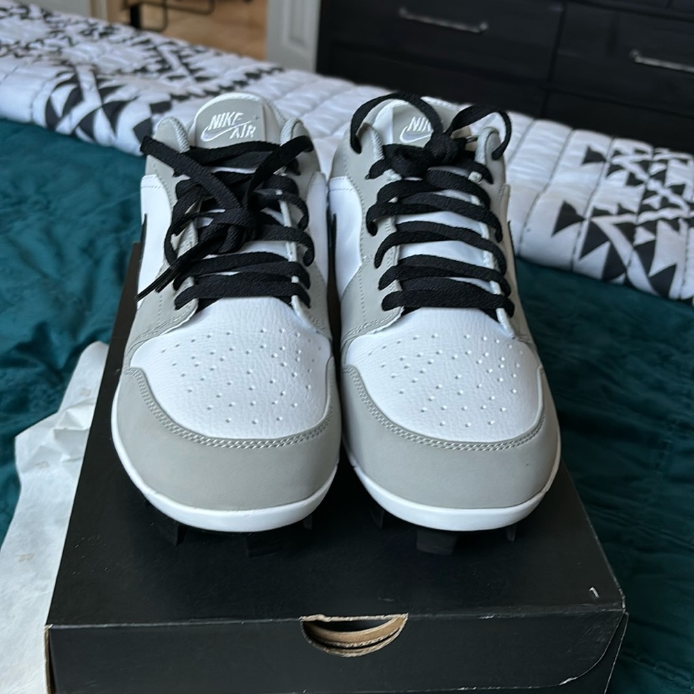9.5 JORDAN RETRO MCS LOW